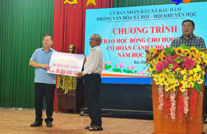 Toyomi trao tặng học bổng 30 triệu đồng cho trẻ em khó khăn tại xã Bàu Hàm