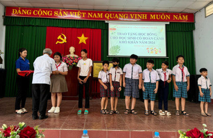 TOYOMI trao học bổng cho học sinh nghèo tại Sông Trầu, Bình Minh và Bàu Hàm